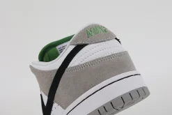 dunk-low-sb-'chlorophyll'-replica