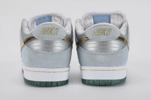 sean-cliver-x-dunk-low-sb-'holiday-special'-replica