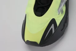 yeezy-boost-700-mnvn-'phosphor'-replica