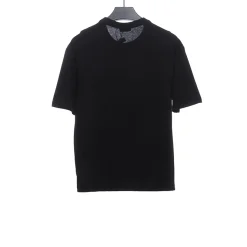 short-sleeved shirt with locking closure